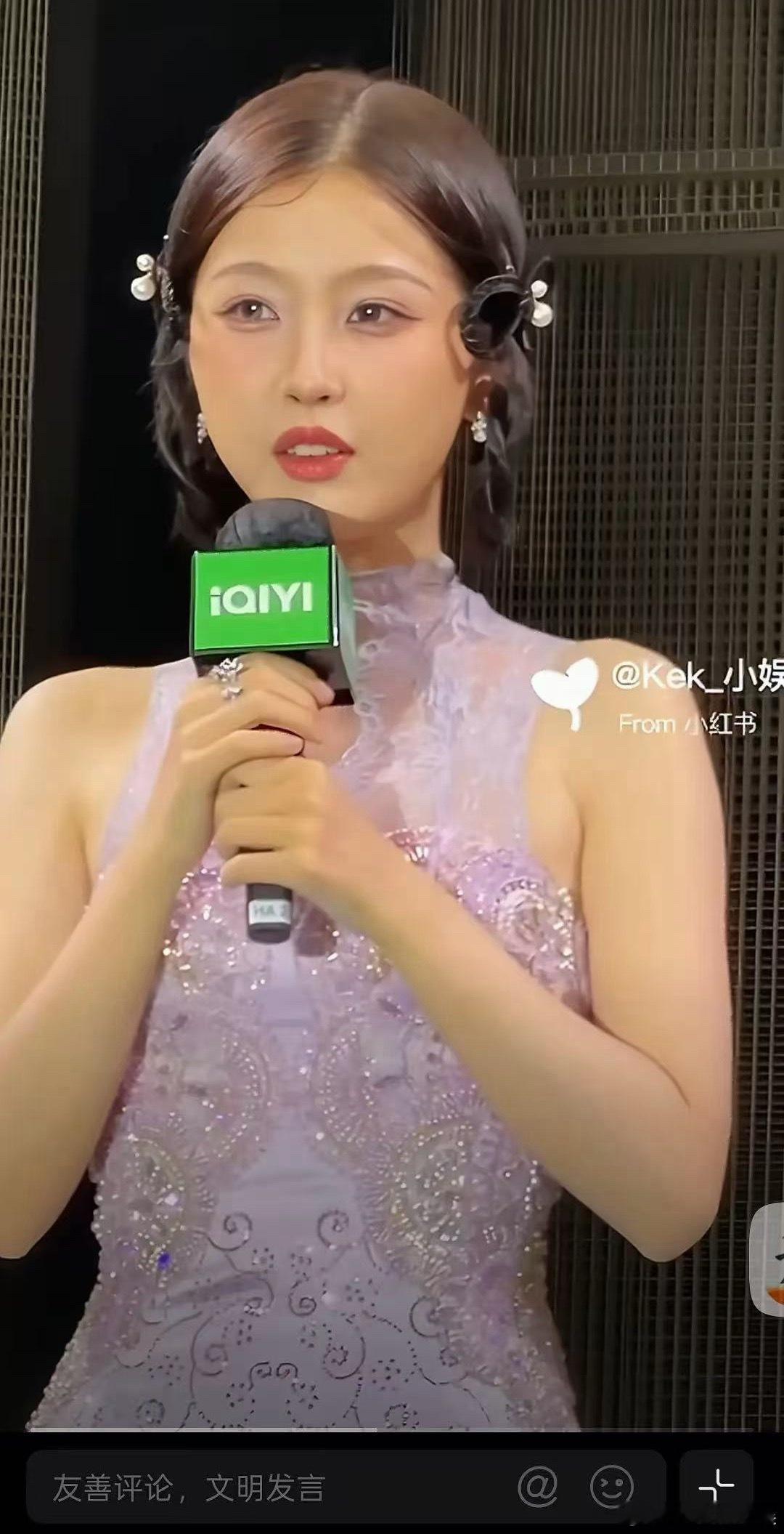 虞书欣的实拍不p图，真的有点普啊。 