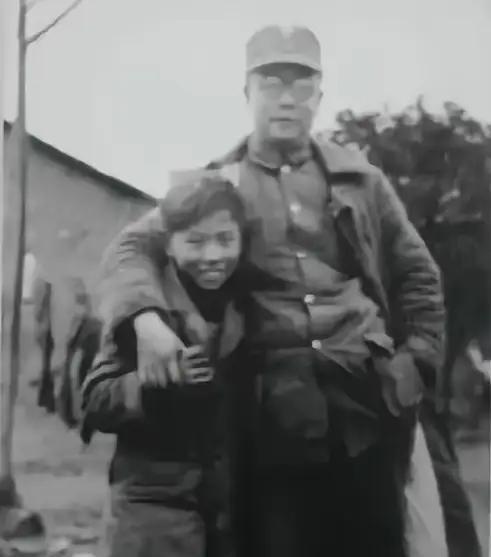 1955年全军授衔，李克农戴上上将军衔，他28岁的儿子李伦，只领到了一枚少校肩章
