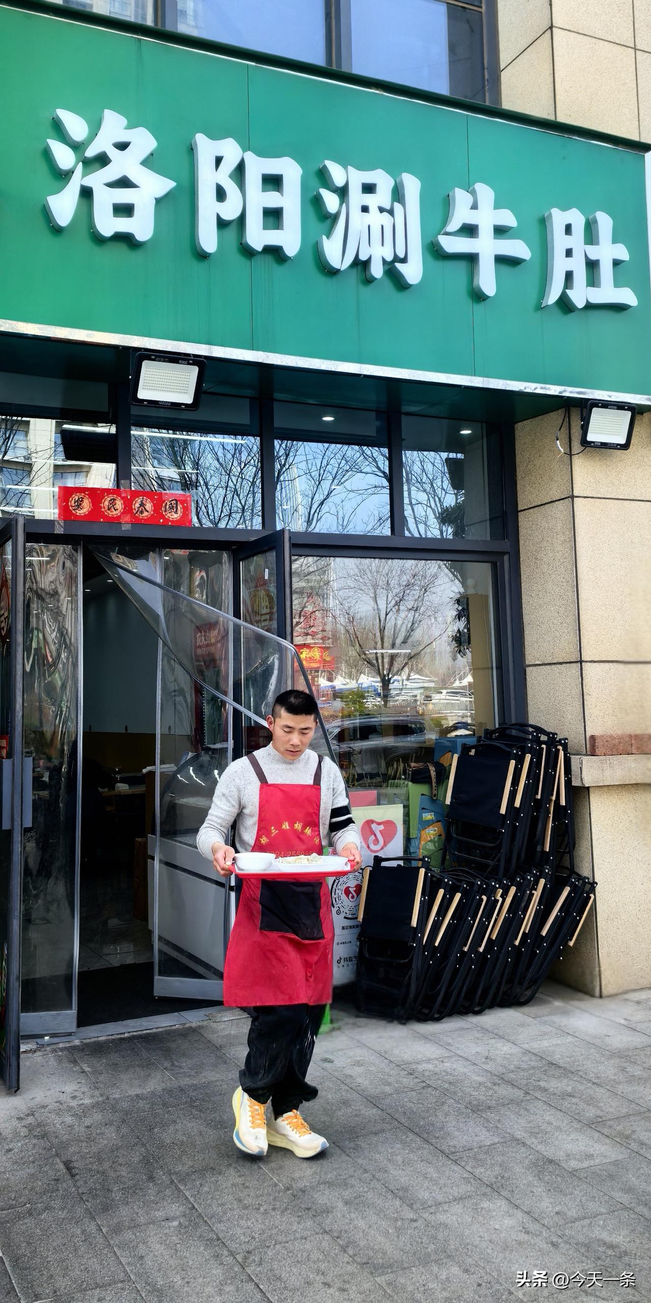 开一间小店
温暖口味相似的朋友
[送自己一朵花]
春天散步随拍
经营小店的乐趣 