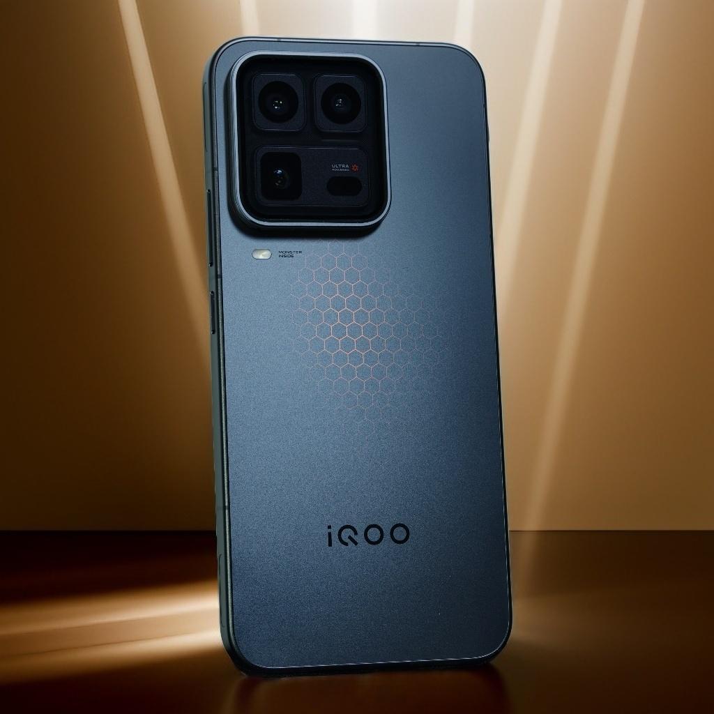 差帝随手拍之iQOO 15 Ultra憋了很久，终于能说了真机可比渲染图好看多了