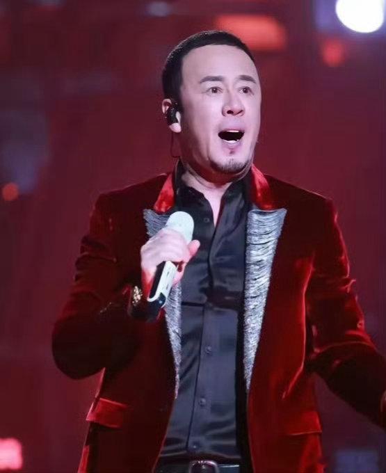 杨坤认为歌手节目10人一期有点多面对充满未知的淘汰规则杨坤没有纠结赛制带来的压力