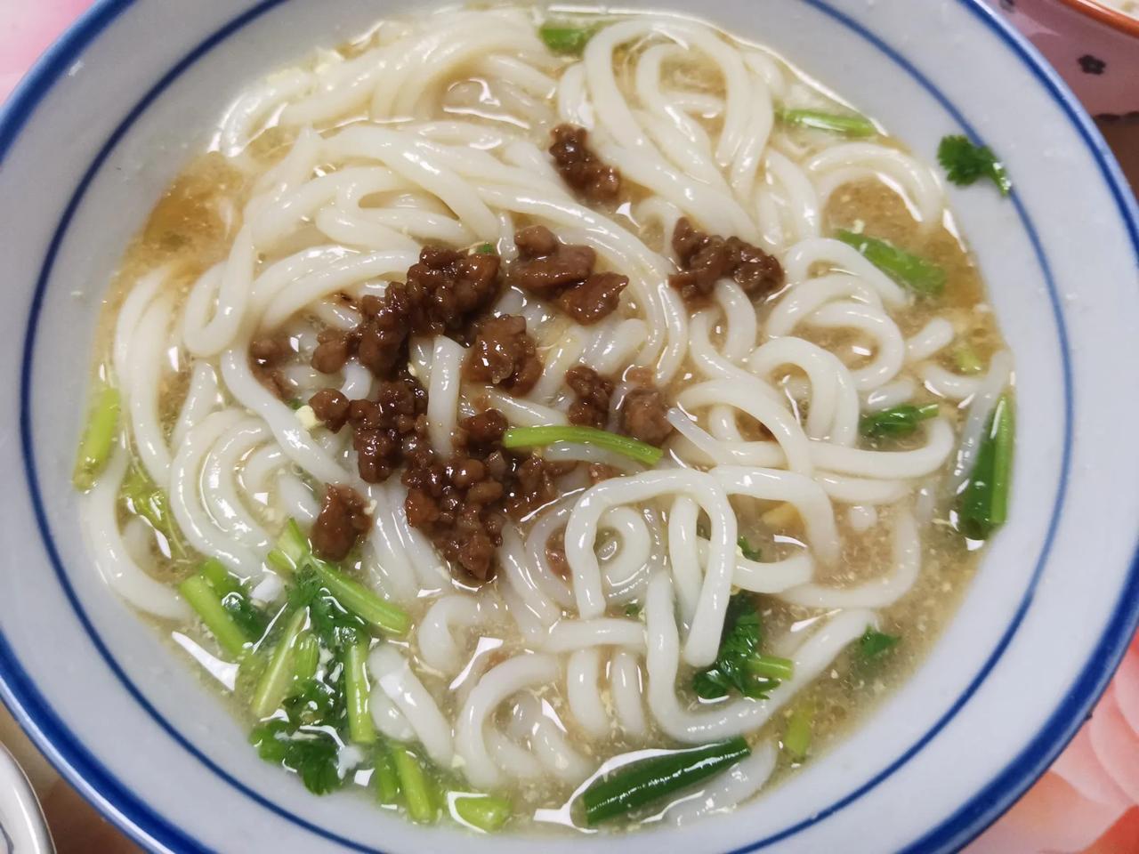 “不说了，都在酒里”。
这句话最好理解，也最难理解。
酒里有什么？想有啥就有啥。