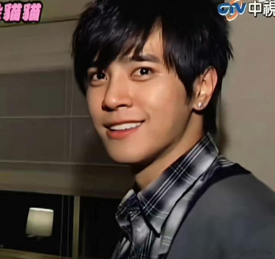 原来罗志祥多次去医院自证不是经纪人两个人小孩的爸爸。大家真的不要因为一个人做错过