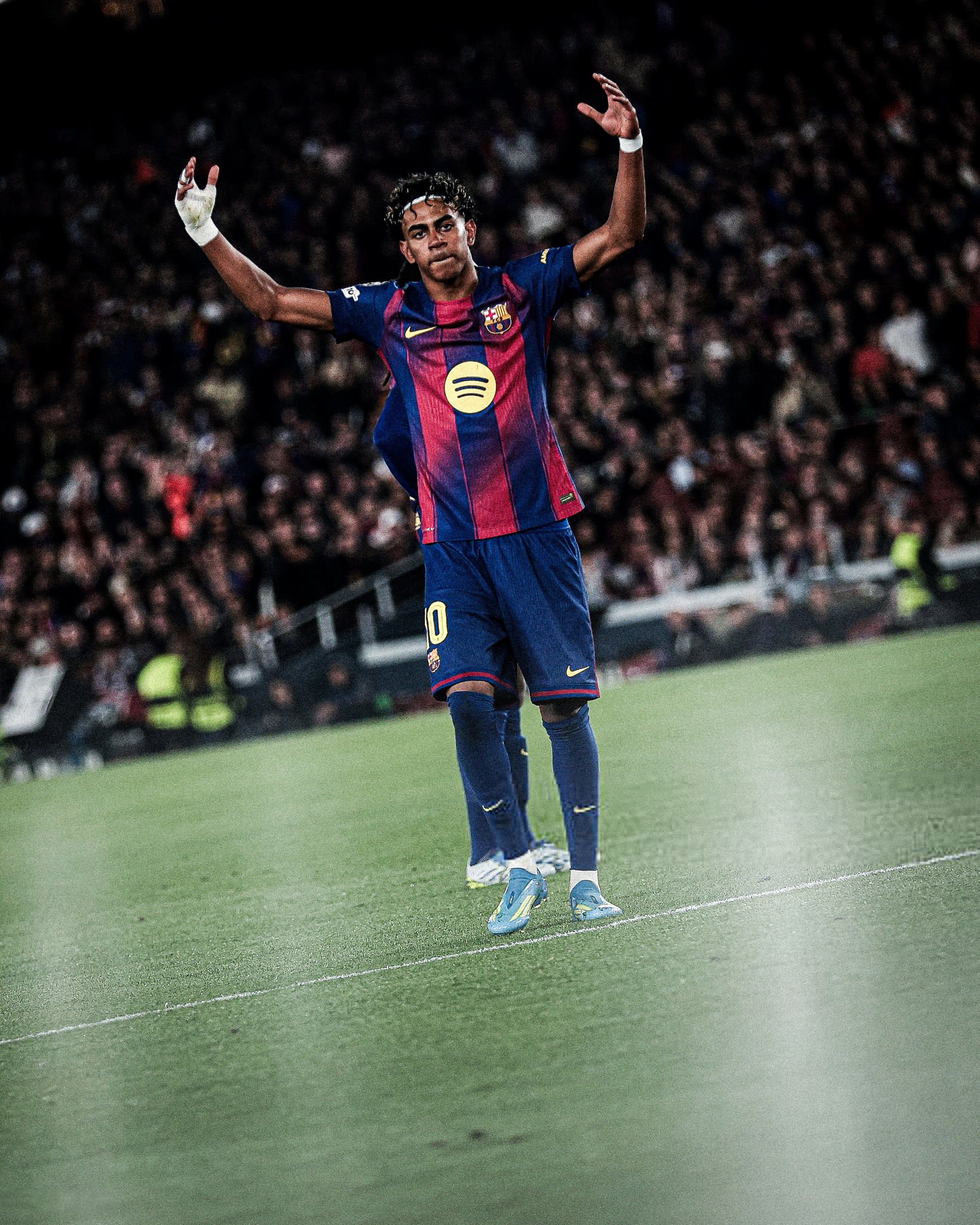 问：去年在对阵国际米兰被淘汰后，你说：“我会履行我的承诺，我会把欧冠冠军带到巴塞