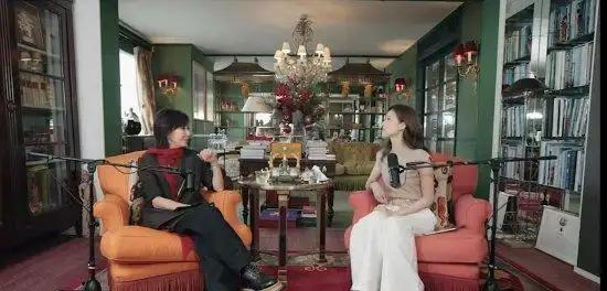 章泽天在播客中透露，她坚决不让女儿接触社交媒体，认为孩子应越晚接触越好，这一观点