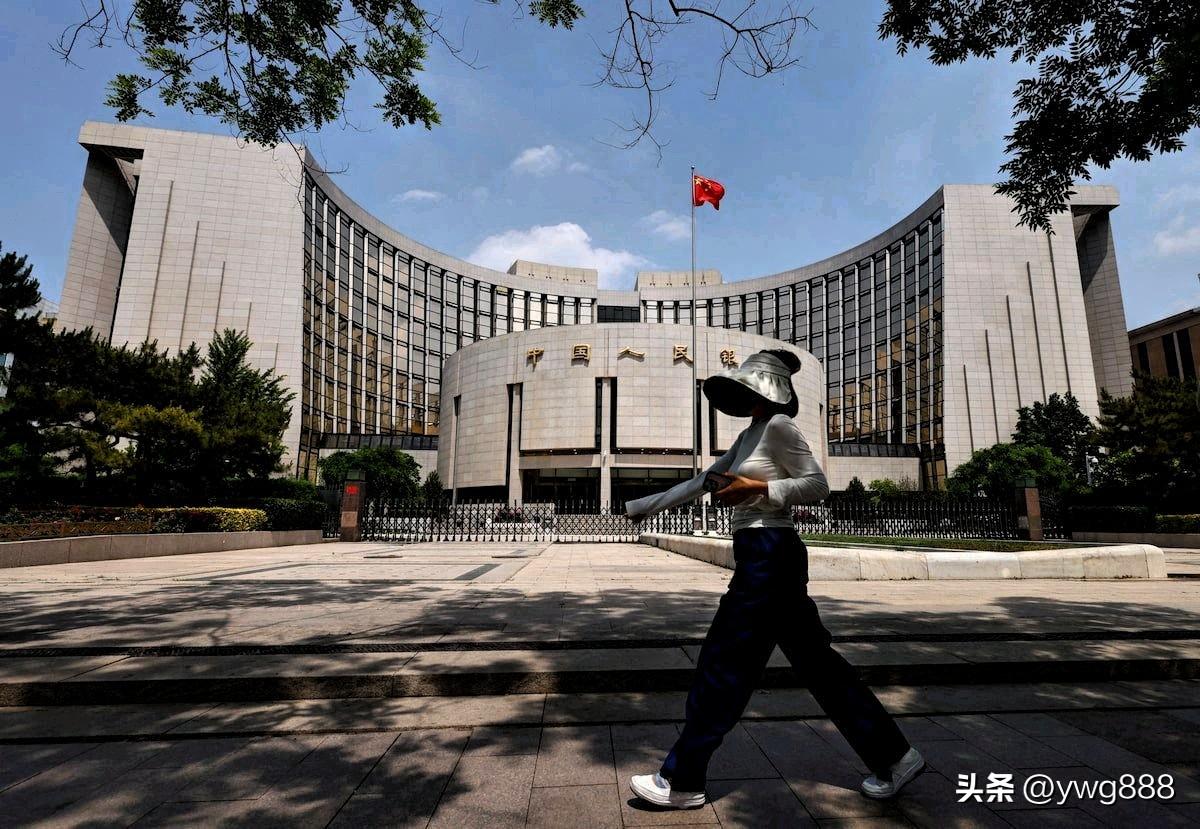 北京，4月2日——中国人民银行宣布新增12家银行成为数字人民币运营机构，进一步扩