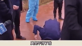 老赖坐拥两辆豪车和三家养猪场，天天过着土皇帝般的日子，却欠朋友300万拒不归还，