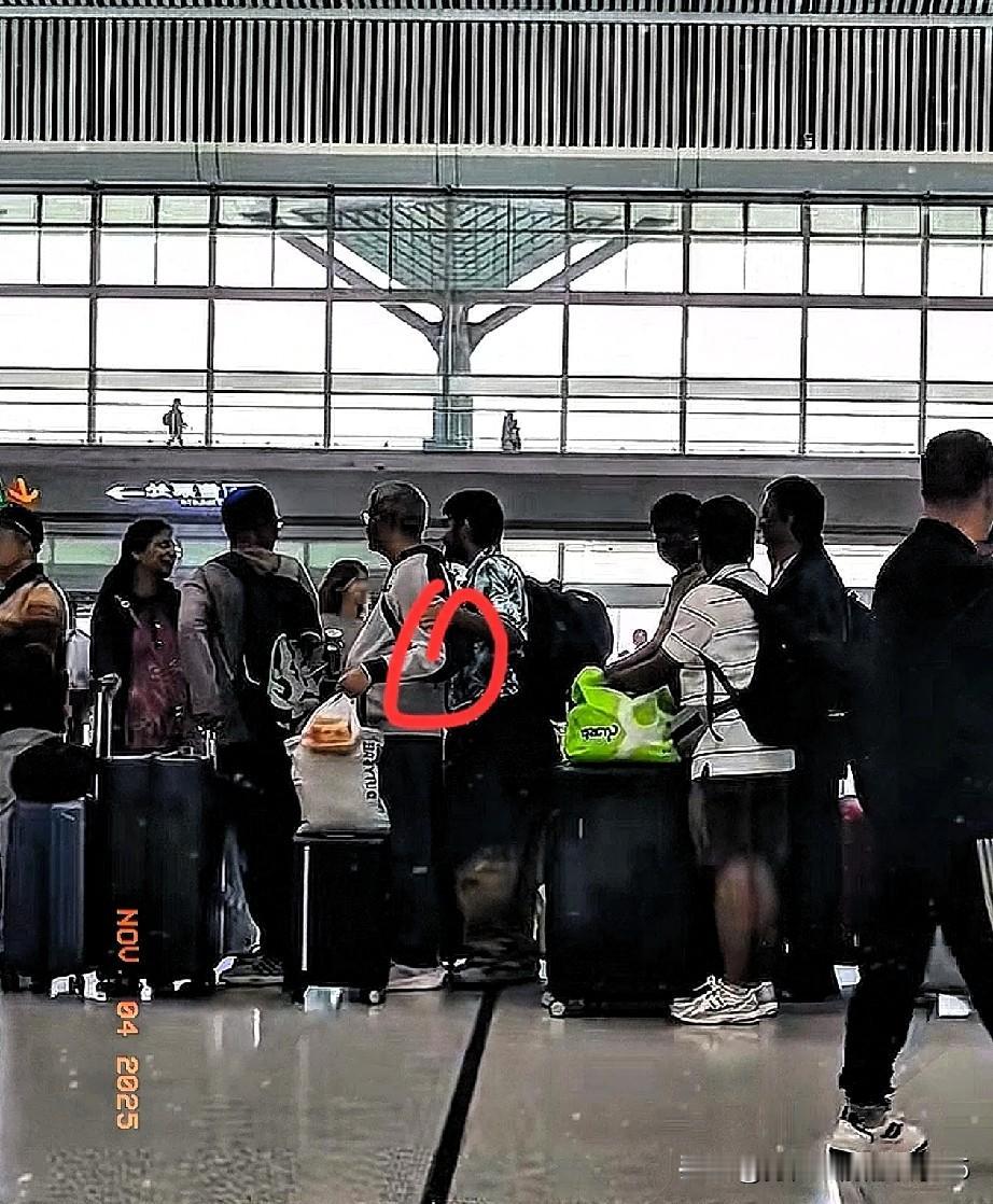 深圳近期通报20多人因假员工、假社保骗工作签证被遣返，这主要是针对工作签证方面的