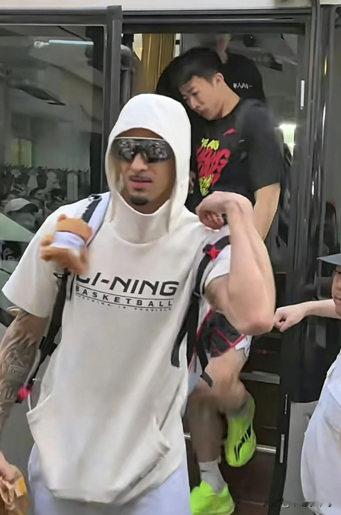 广东男篮最新消息：奎因即将启程回国休假！
广东男篮在1/4决赛中不敌北京男篮无缘