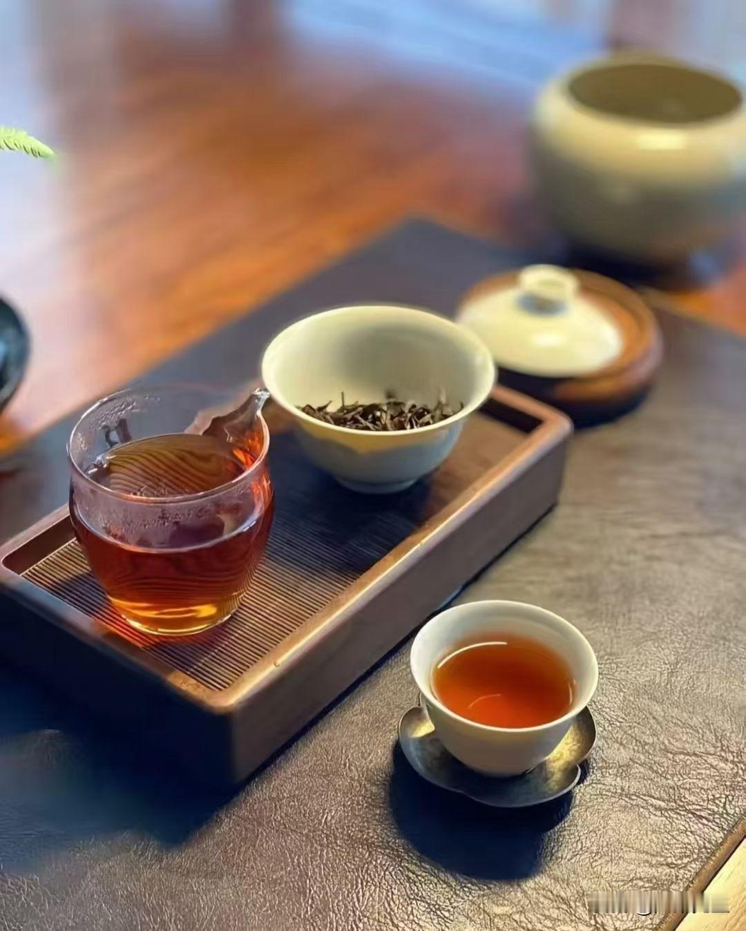 假期从不愿奔赴人潮拥挤的景点，也不爱扎堆奔赴各式喧闹的聚会。只想抛开外界的纷扰，