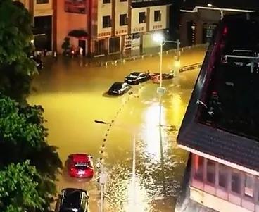 天气越来越极端：上半年抗洪，下半年抗旱
今年多地都出现百年难遇的大洪灾，一年的雨