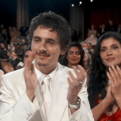 甜茶硬咧出一个笑容甜茶笑的很苦了 甜茶硬咧出一个笑容，谁懂啊 