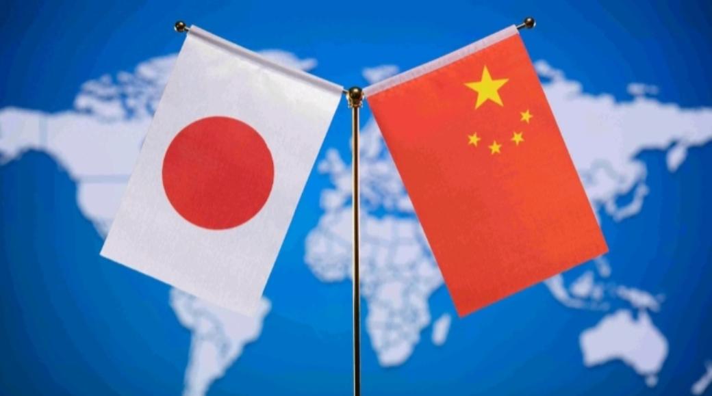 日本与美国正在举行军演，日本还没有高兴几天，中俄的轰炸机编队就来了！中俄轰炸机还