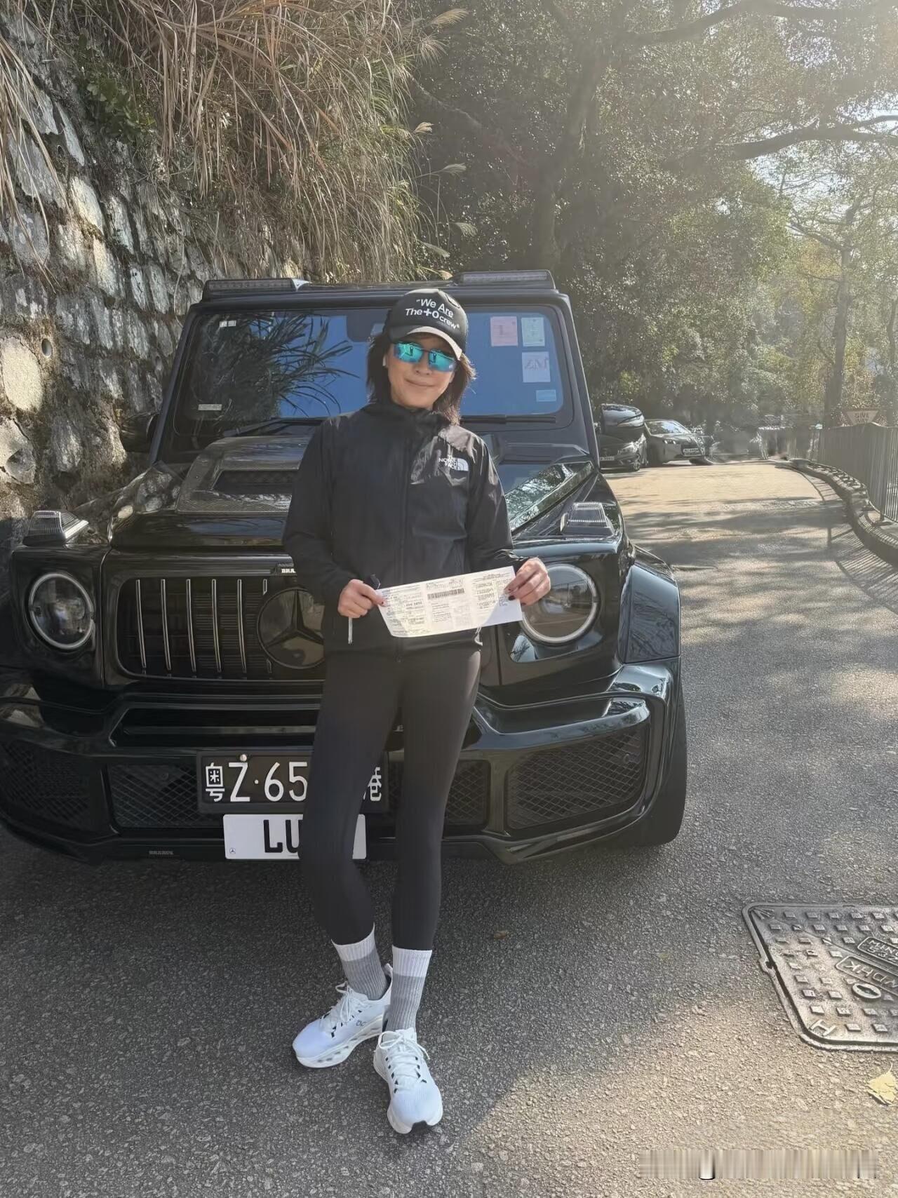 估计很多人不会羡慕她的颜值，也不羡慕她的气质，但人们就是喜欢这么自律的她，60岁