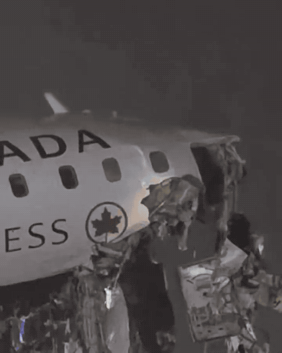 突发：美国又发生机场飞机相撞事件，飞机头全都撞烂了！23日，一架加拿大航空的CR