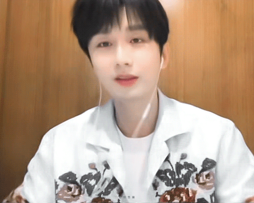 成毅狩谎cy成毅林彦廷“希望你能在未来的日子里，继续保持你的热情和活力。”英雄志