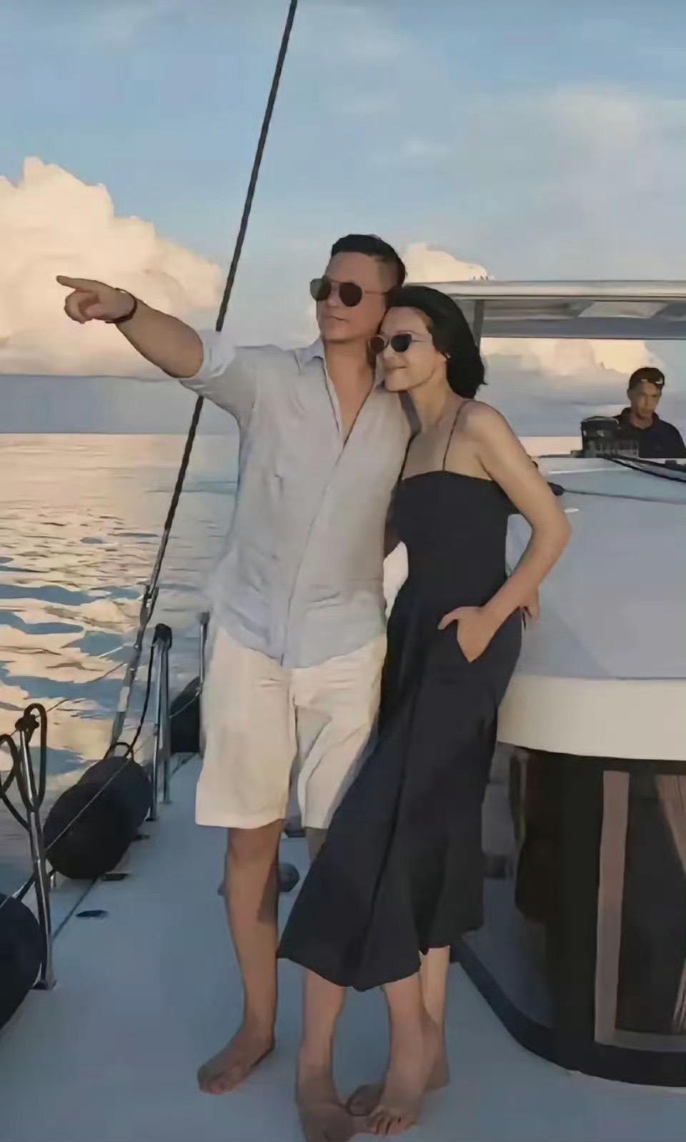 #看见音乐计划#配乐有奖 胡杏儿完美的诠释了，不是嫁给谁都一样 。
她与黄宗泽多