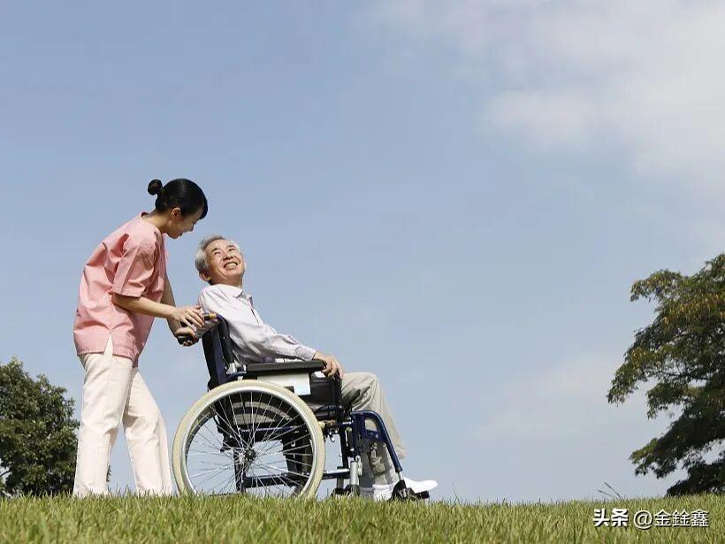 社保第六险长护险：失能老人的“及时雨”

“一人失能，全家失衡”的困境，即将被社