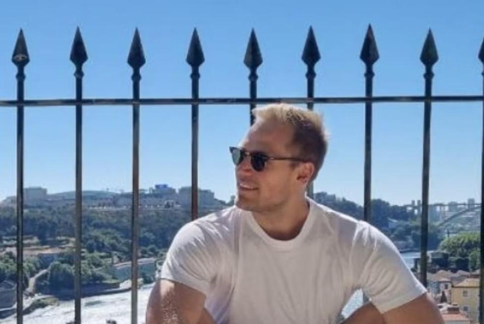 德国游客在罗马遭遇抢劫，他在等的士准备打车去机场的时候，突然有一位非洲男子向他问