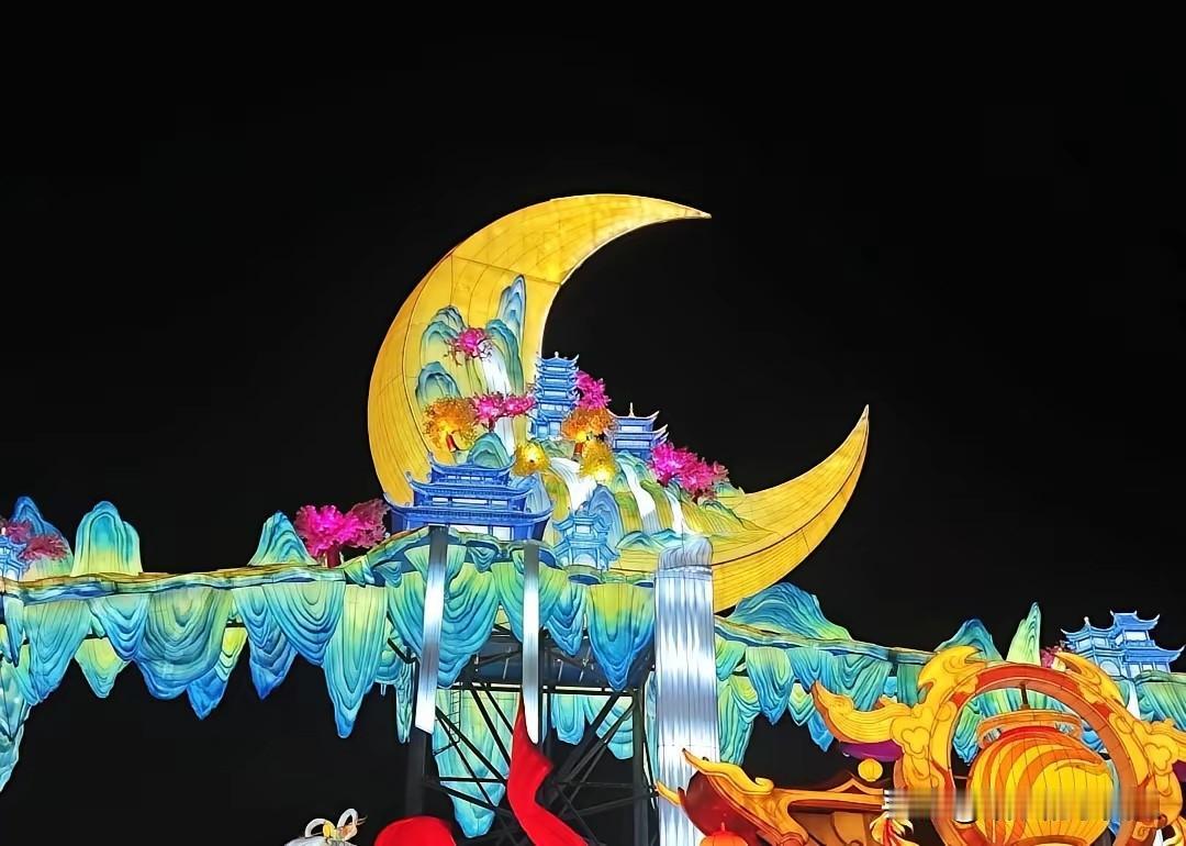 自贡灯会果然是漂亮啊，值得一看
盐都灯城名不虚传
要玩的朋友得提前攻略一下了
这