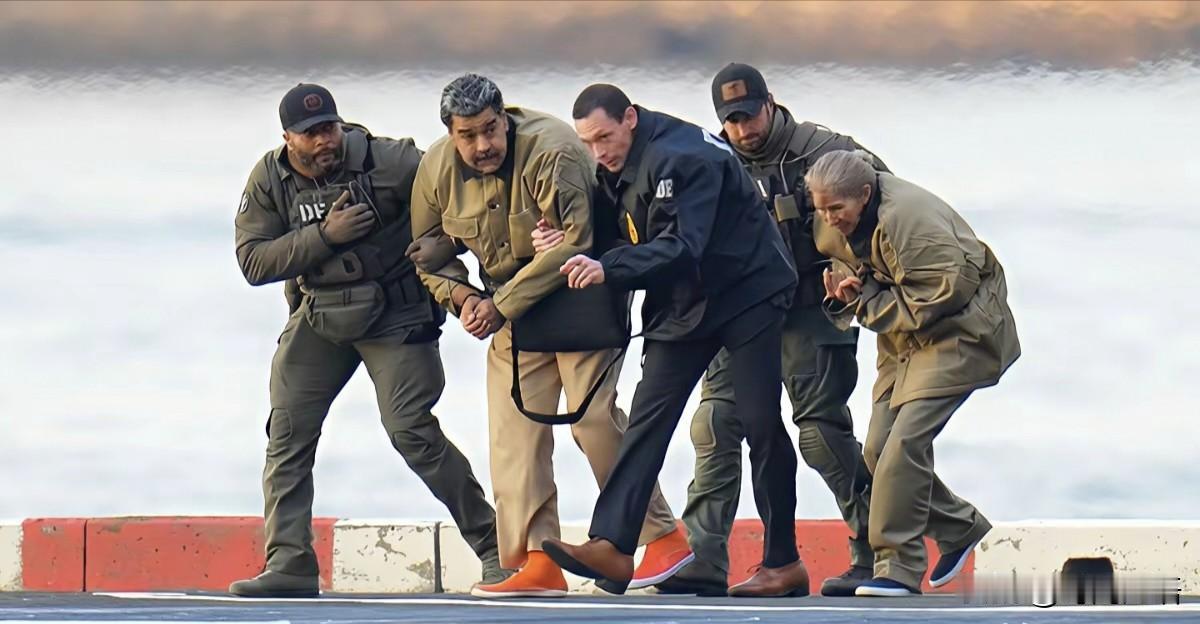 特朗普胃口太大，刚打完委内瑞拉又剑指墨西哥，还要格陵兰岛和加拿大，小心被撑爆了。