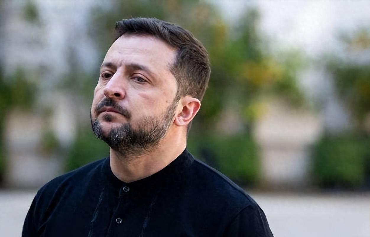 美国要求乌克兰军队撤出顿巴斯，这一次美国显然已经站在了俄罗斯的立场上。
美俄乌三