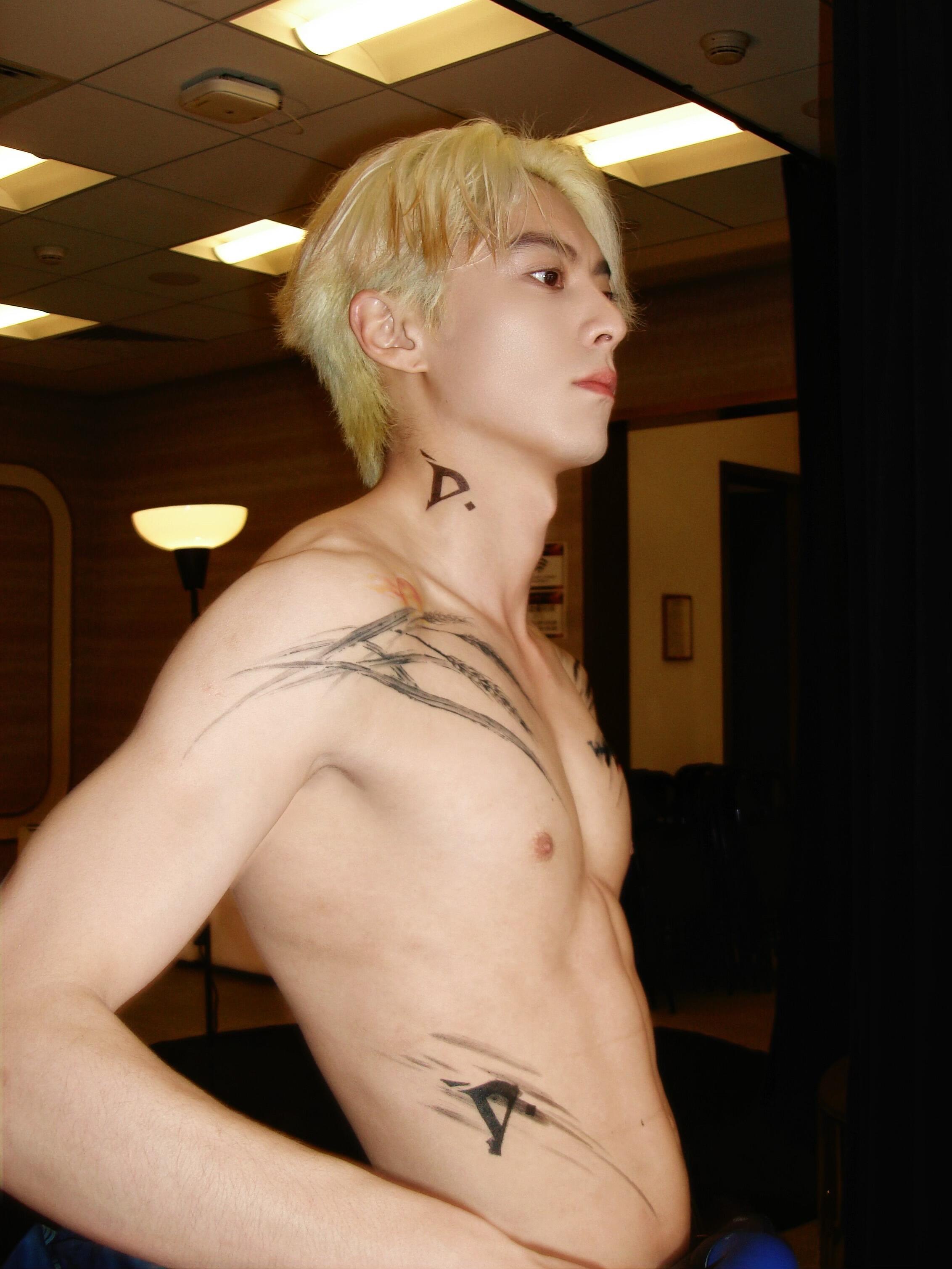 王鹤棣富有且慷慨王鹤棣金发男菩萨