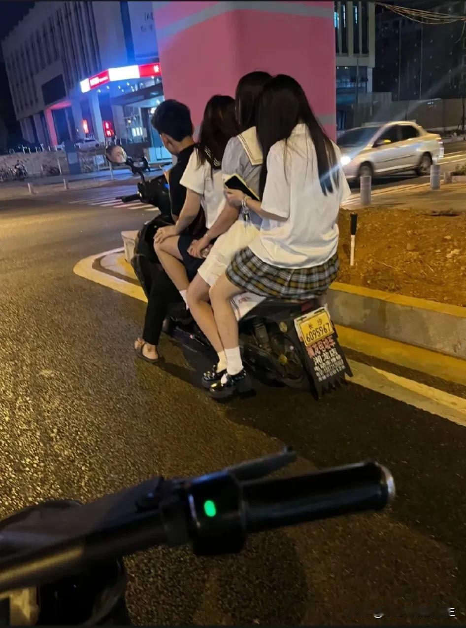 这种情况怎样才能拯救3个花季少女？[笑哭]