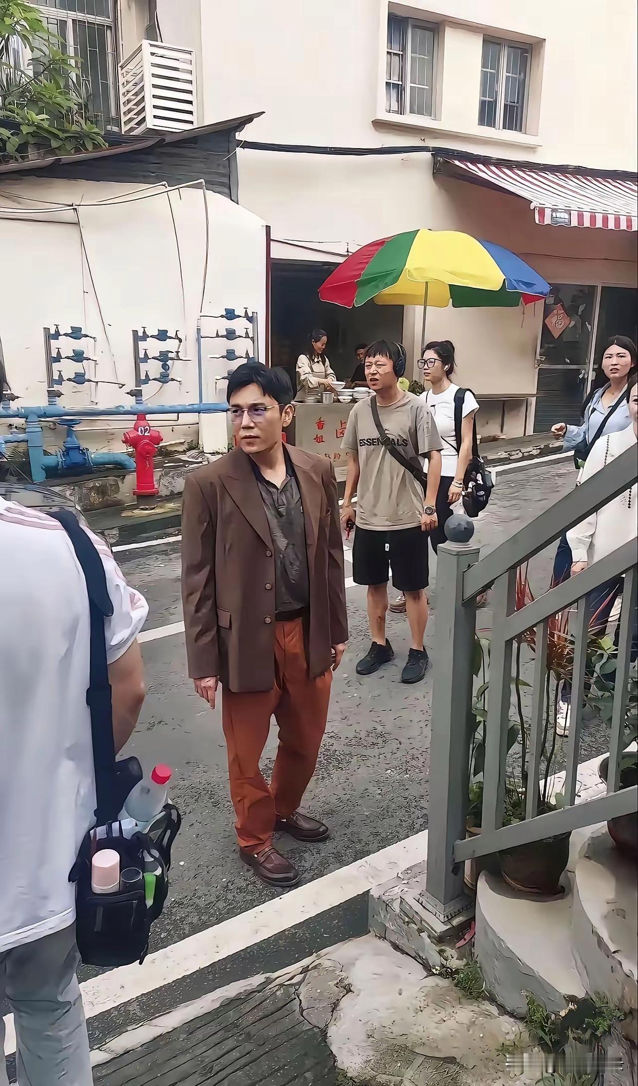 秦昊真的太适合拍年代戏了，如今男演员大多年轻，白嫩，演年代剧真的没有年代感，秦昊