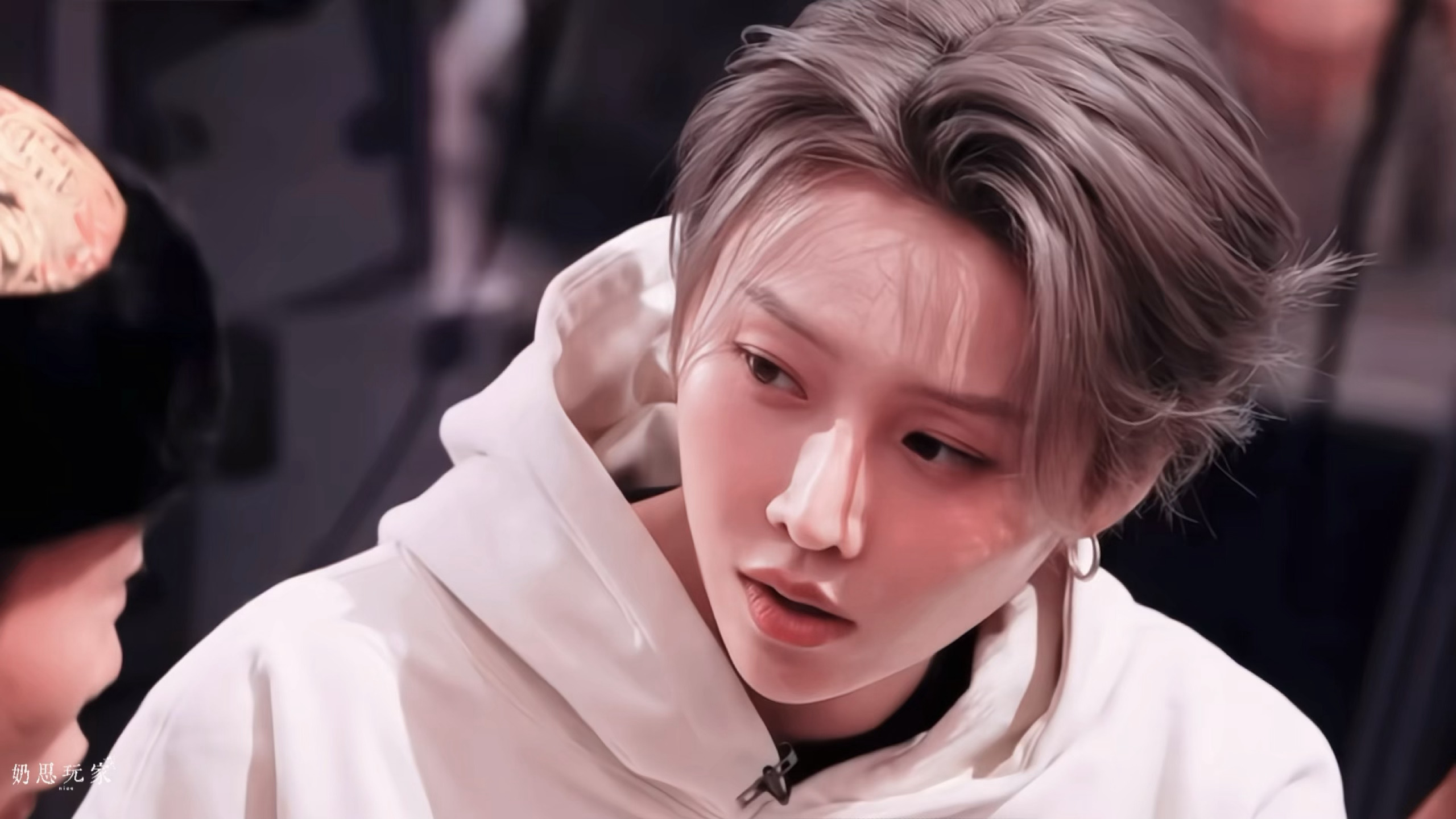 这个刘雨昕和人说话的时候怎么温柔成这样了啊