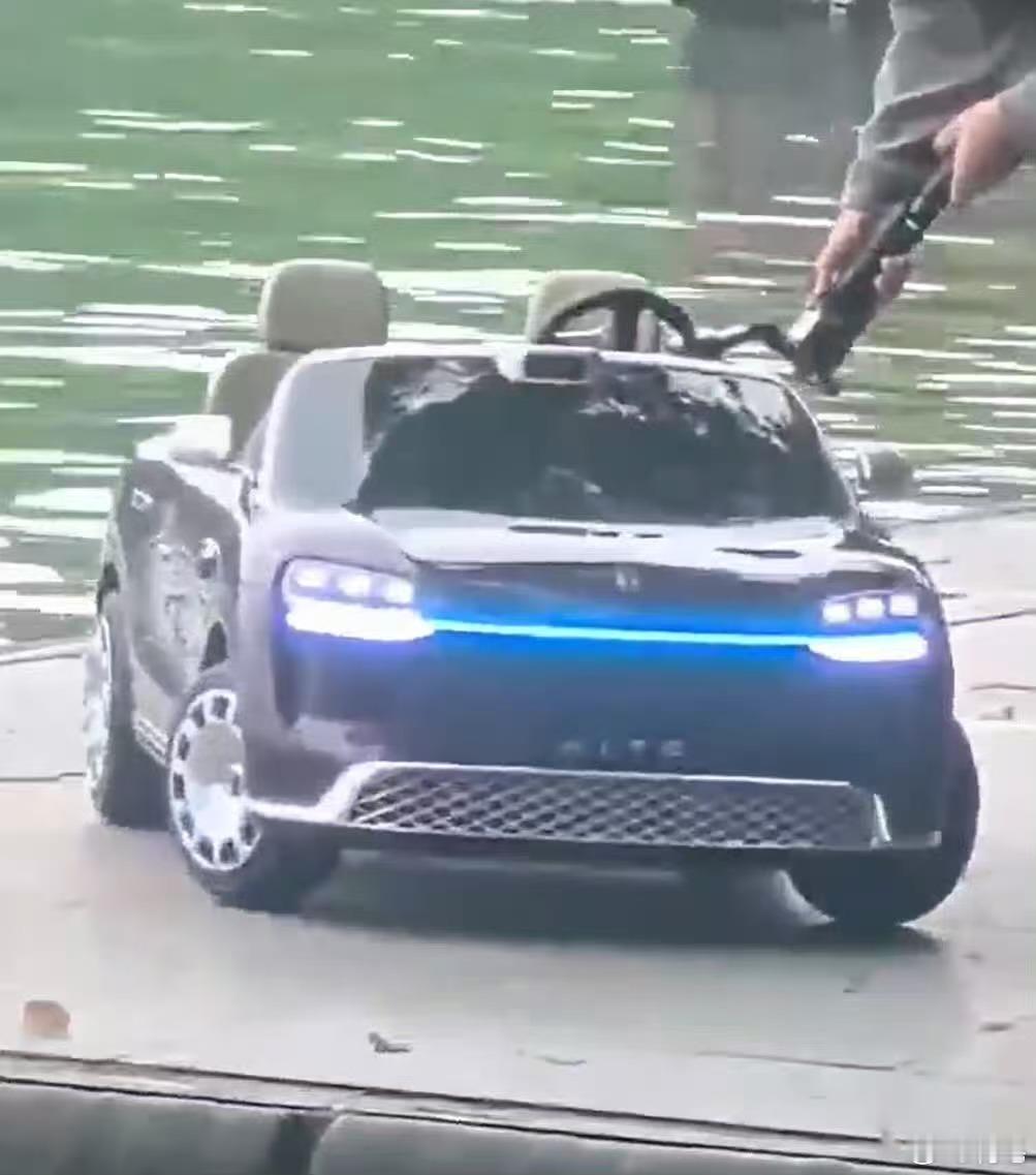 啊？问界M9这个序列里居然还有这么一台车？大家都在关注顶配的Ultimate非凡