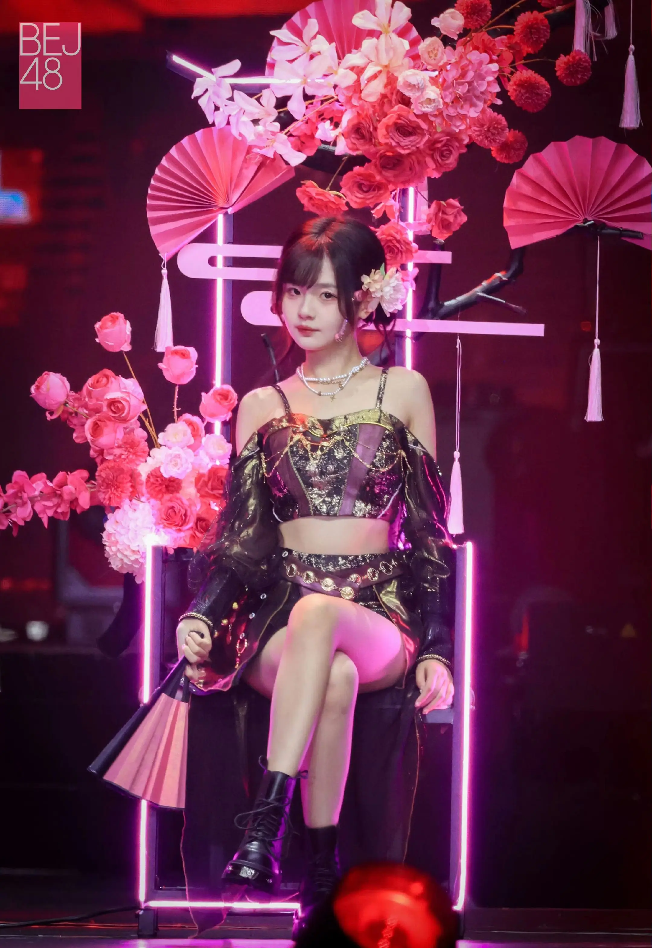 黄怡慈 粉色扇子
