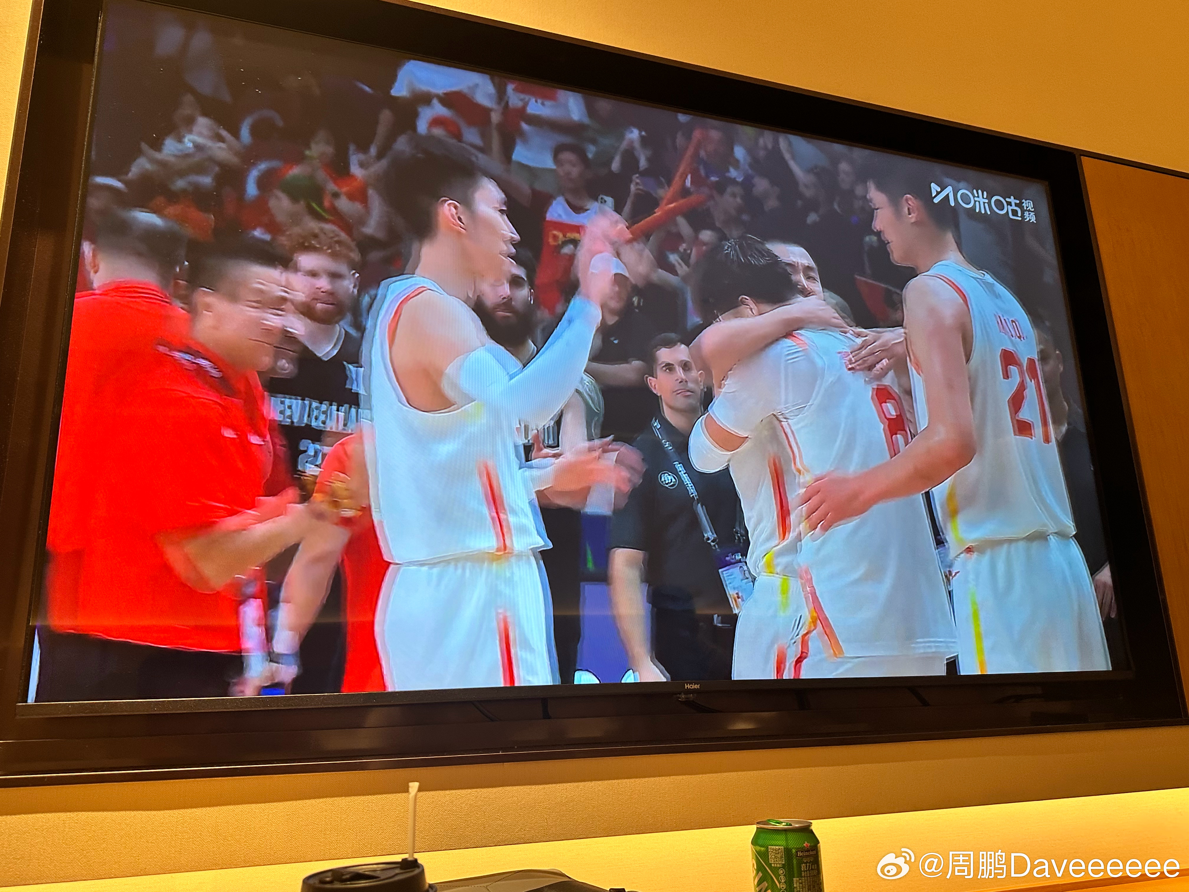 这场胜利属于这支中国队当中的每一位！！！但赛后泪奔的队长赵睿毫无疑问是今天球队遇