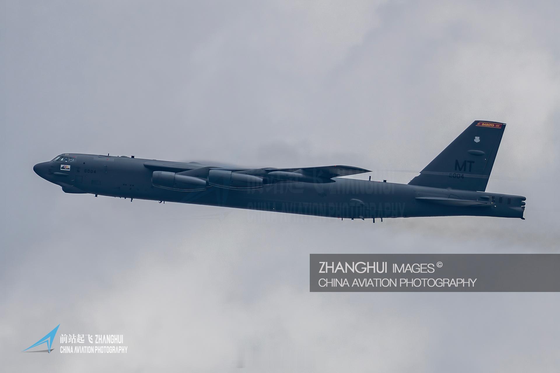 B-52H飞的也太远了，800mm才能拍到 ​​​