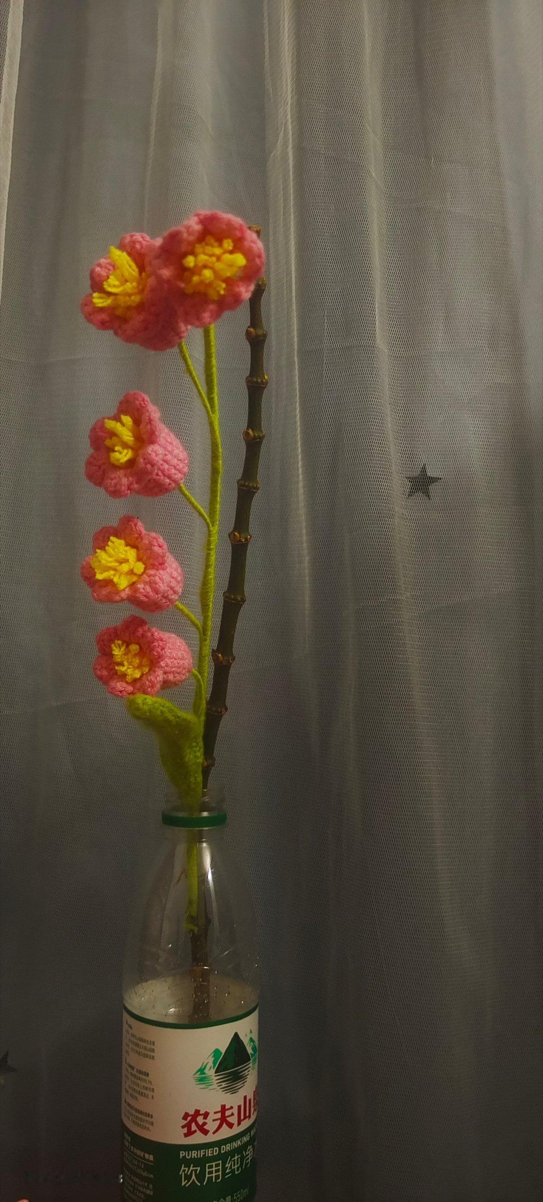 手工针织花，农夫山泉花瓶手工