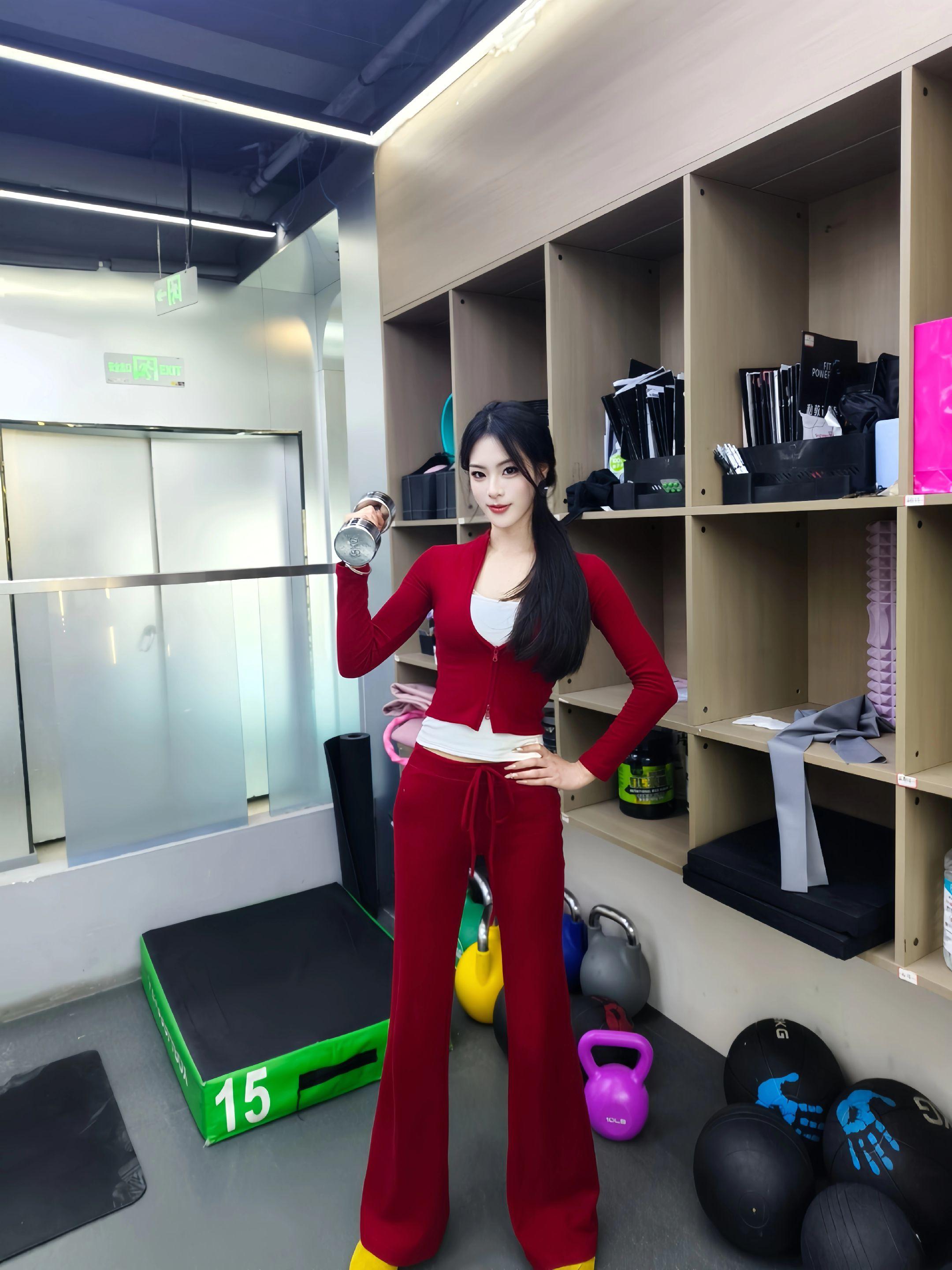 红色 非常符合我的21岁 年轻 明媚 放荡不羁