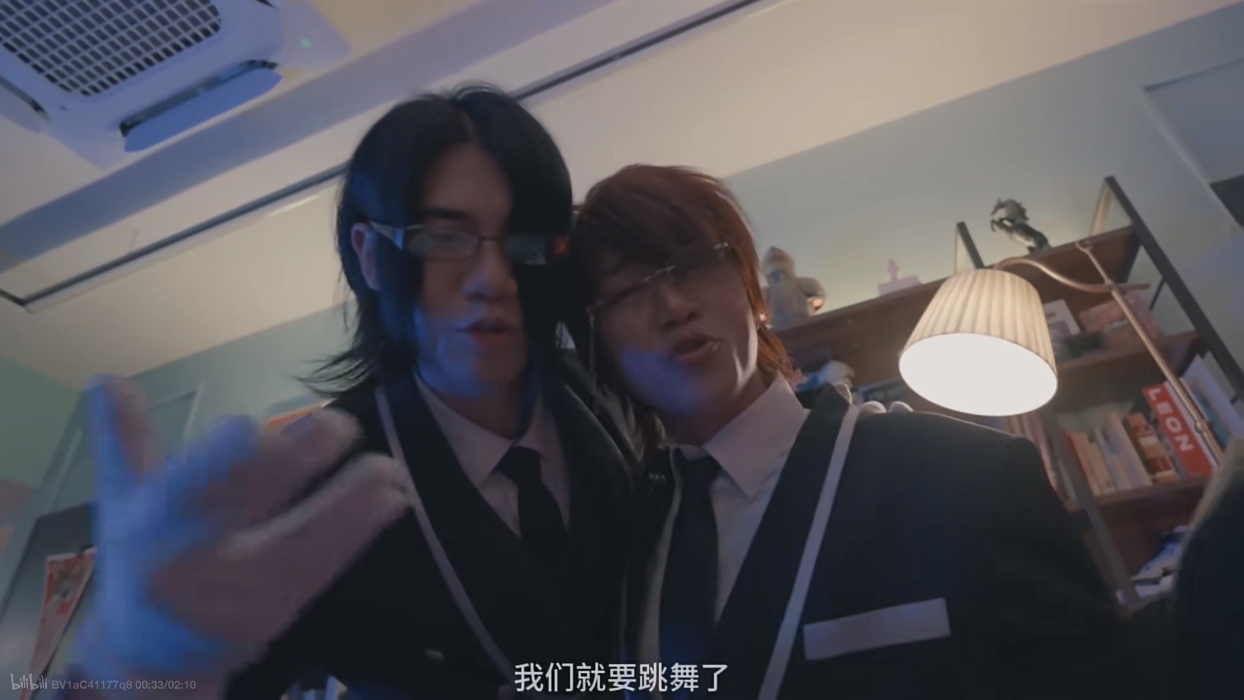 他哥他叔这幕咋这么 