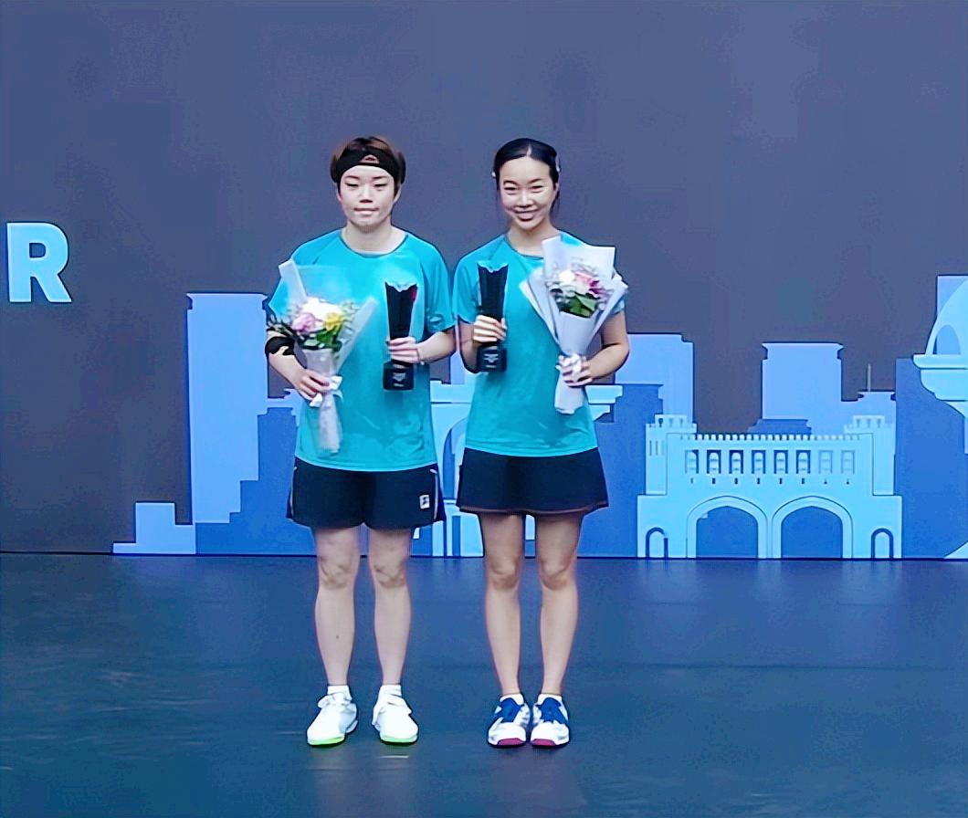 吴咏琳好优雅！
虽然输球了，
但是面对镜头，
笑的也很开心。

当然我们还是要恭