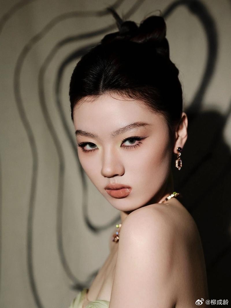 “如何呢，又能怎”是创作者在版权丛林里的无奈自嘲。当流量逻辑凌驾于翻唱授权，金曲