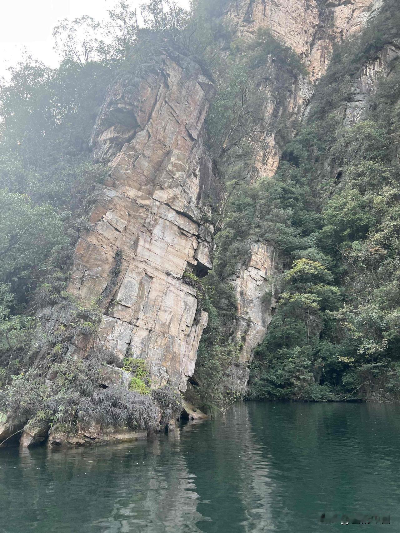 原创诗词 每日一诗 登张家界索道有感

＿＿＿郭赋林（釜麟）

索道凌空上碧霄，