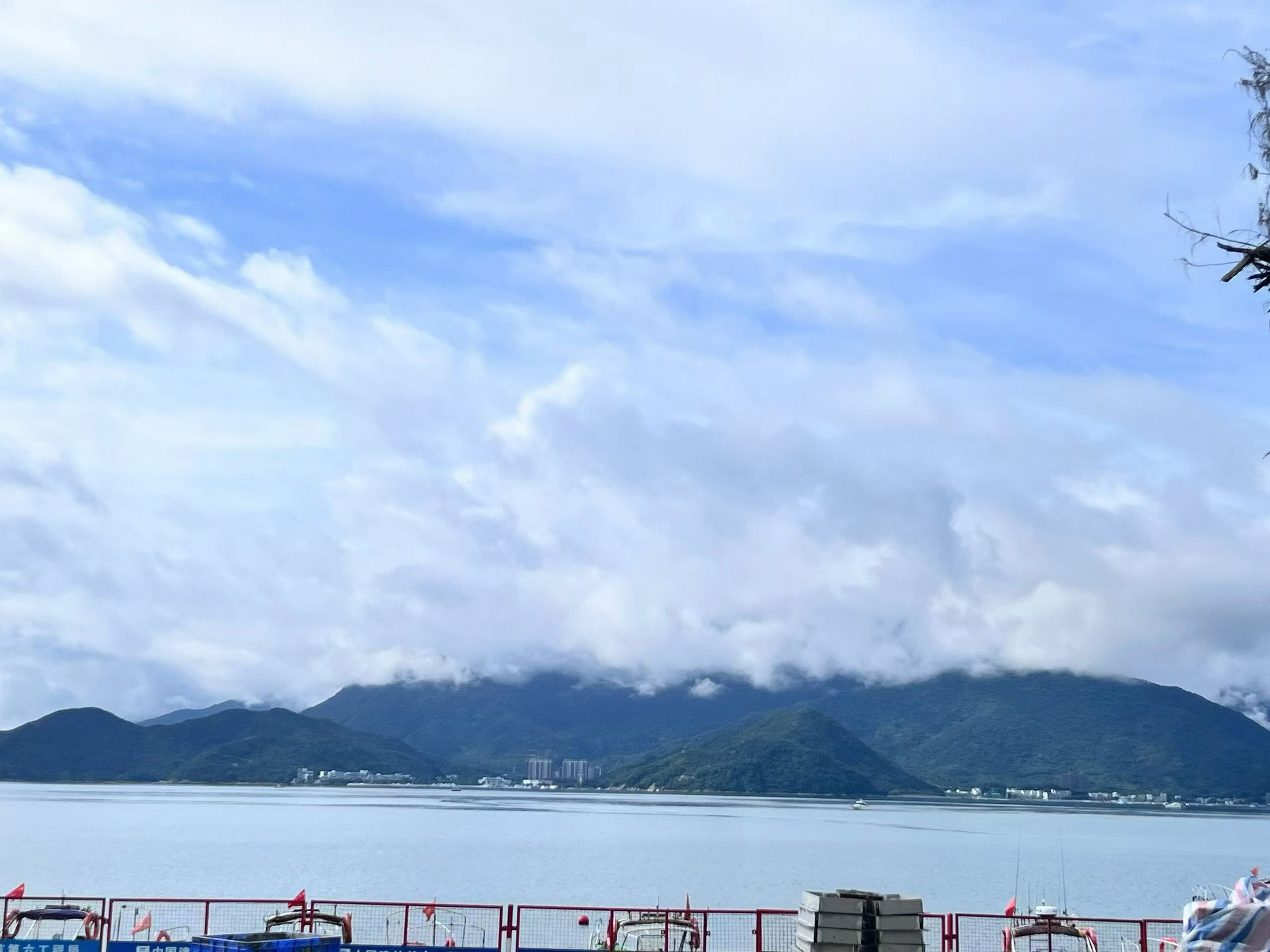别怕自己没天赋，怕的是你连“重复”的勇气都没有。就像跑步，长期坚持，你会发现自己