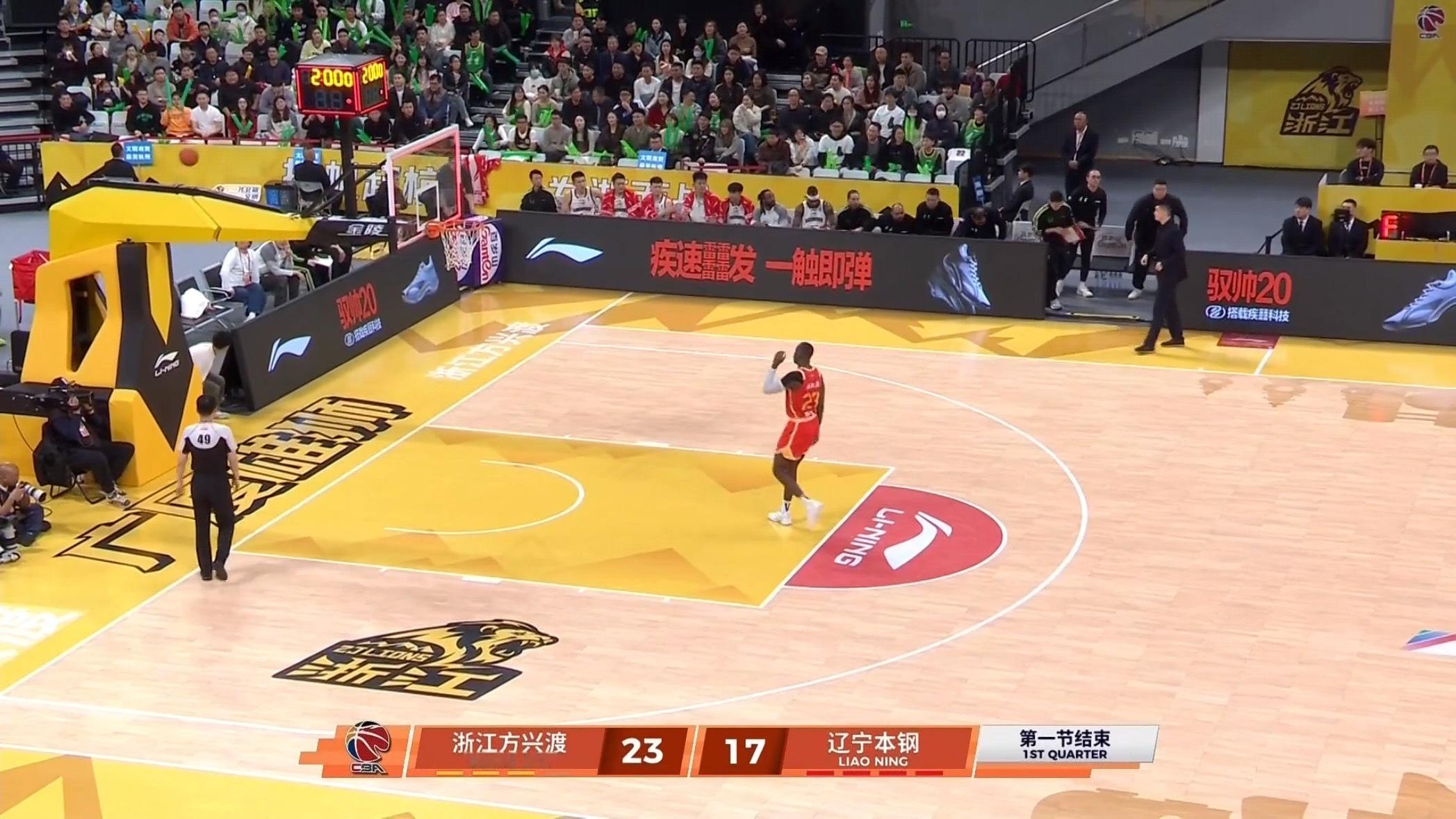 辽宁客场对广厦第一节比赛结束辽宁队暂时落后6分广厦男篮vs辽宁男篮