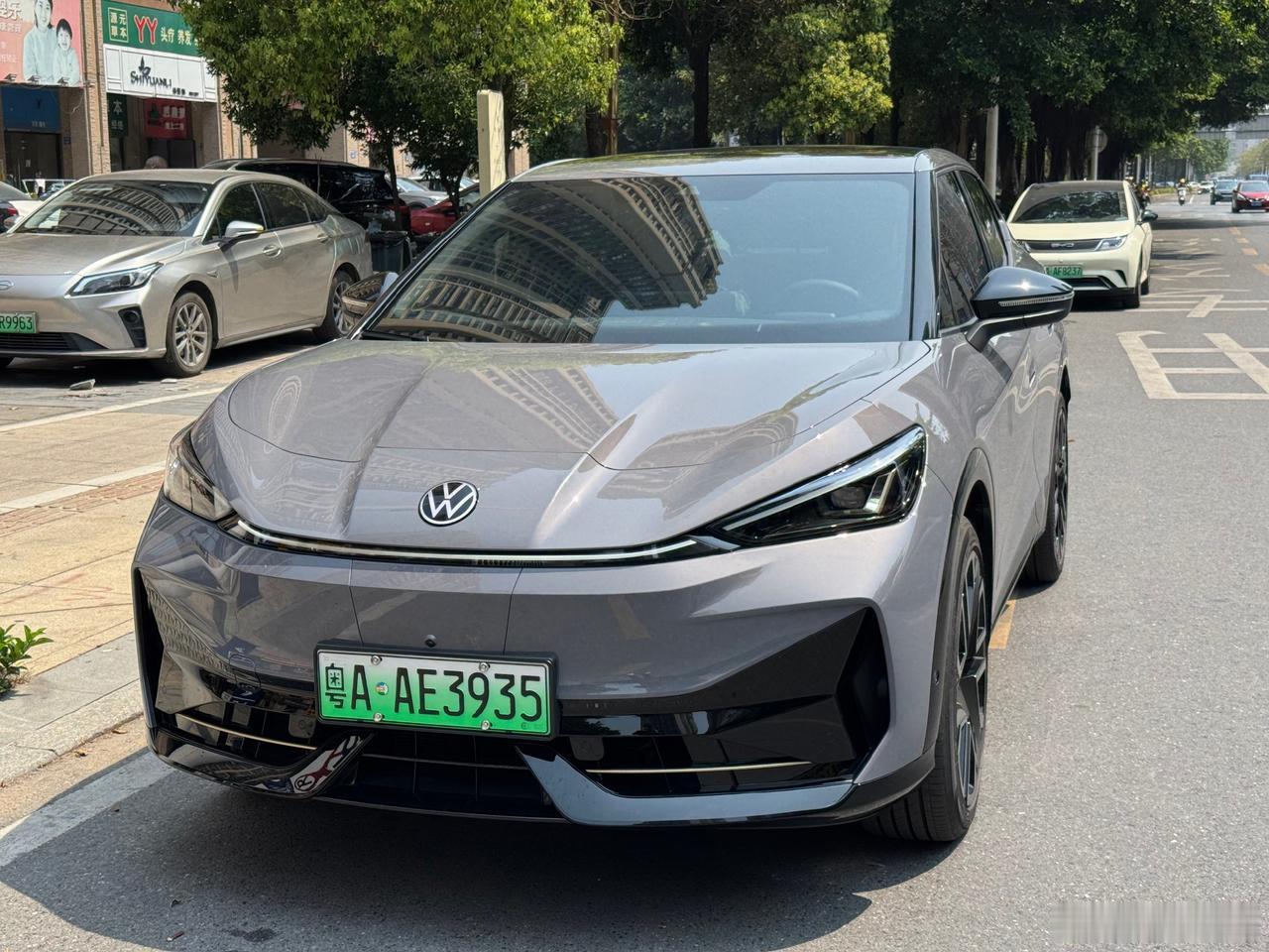 陆陆续续开了许多车，会发现物极必反这个道理。
更大的电池，让现在的车型普遍都非常