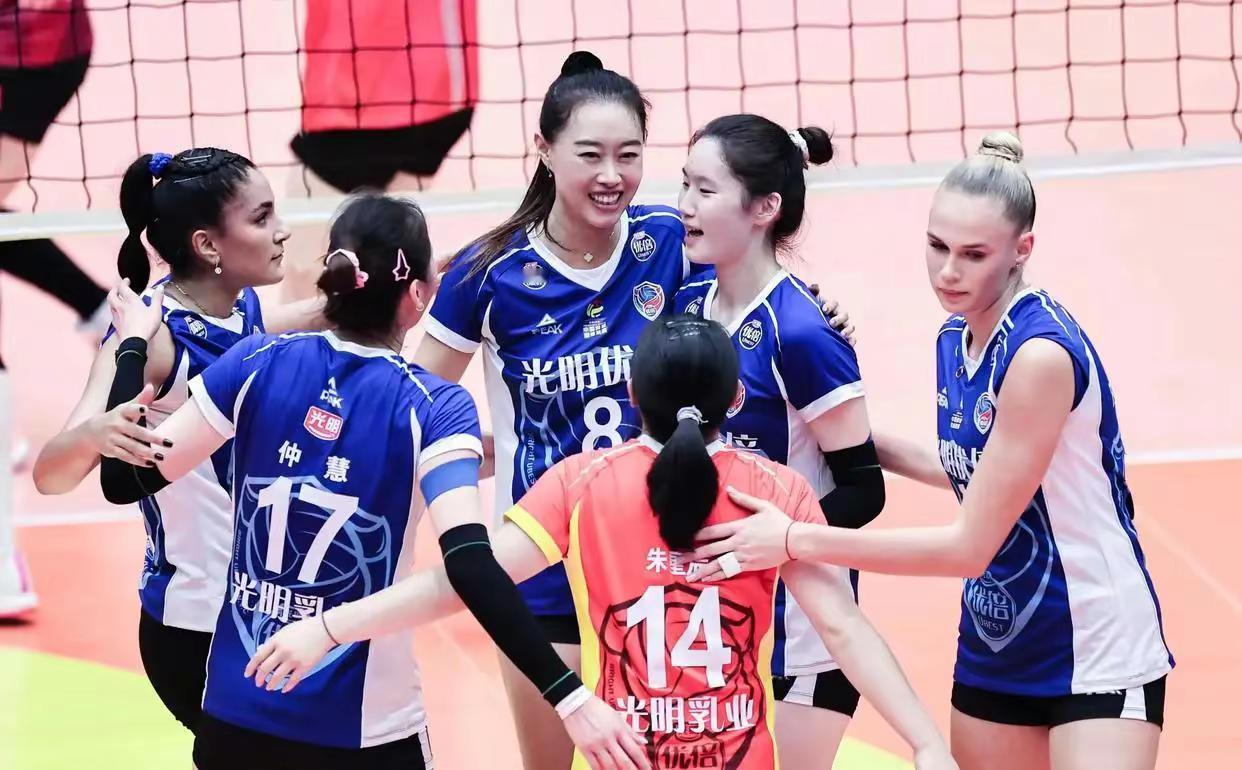 女排联赛上海、江苏稳居前二，天津升至第三。1月7日，2025-2026赛季女排超