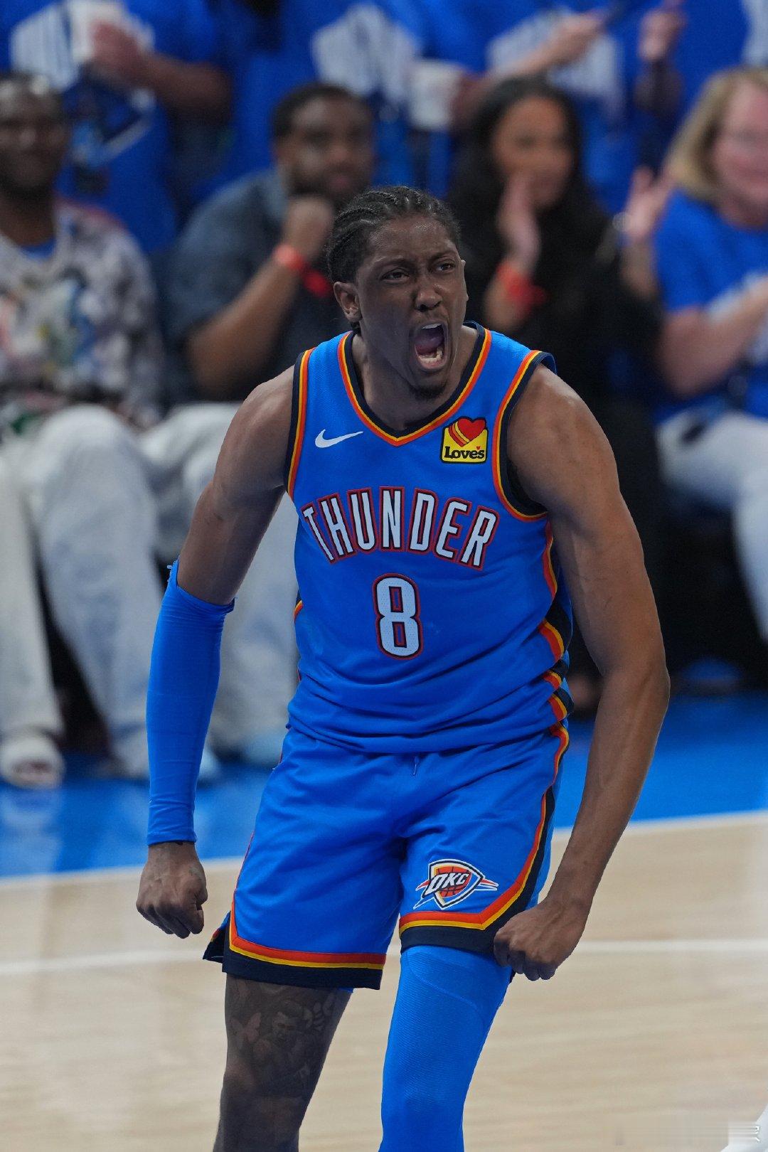 NBA最恐怖的故事来了！在因伤缺席了赛季前19场比赛之后，雷霆二当家杰伦-威廉姆