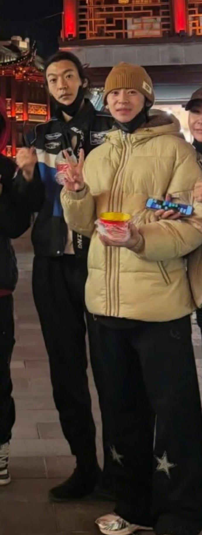 小鬼王琳凯与卜凡合照 居然...还没be的是道士和小鬼 