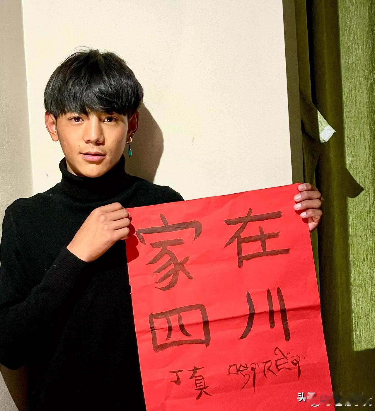 【丁真效应】沉寂快一年的旅游业，凭借丁真的一己之力活跃了起来。

这两天四川甘孜