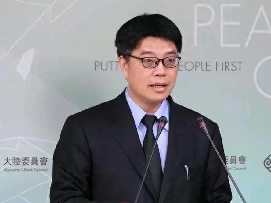 4月12日，岛内“陆委会”公开发表声明，明确表示拒不接受大陆发布的10项惠台政策