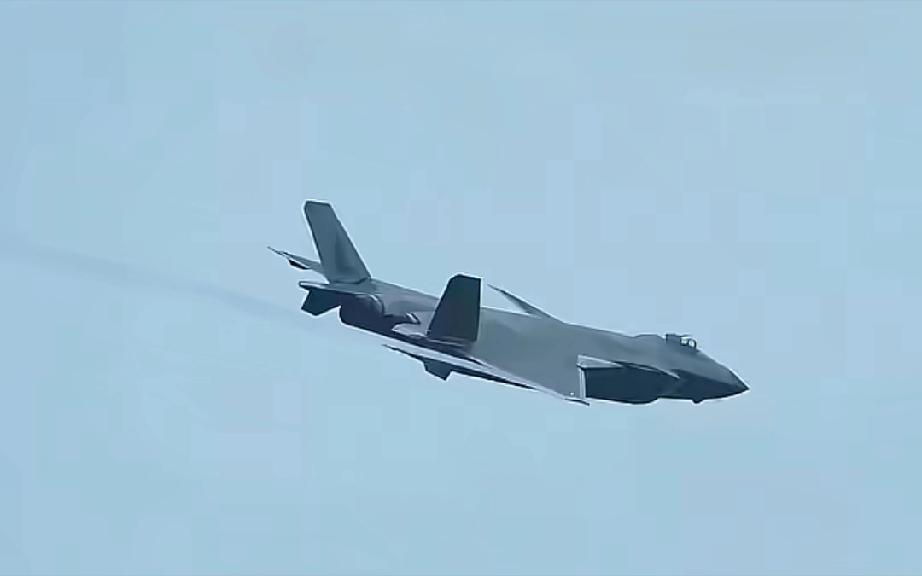 1月10日消息！
歼20飞越台湾岛上空！
美媒通报，歼20飞越台湾岛上空，台军根