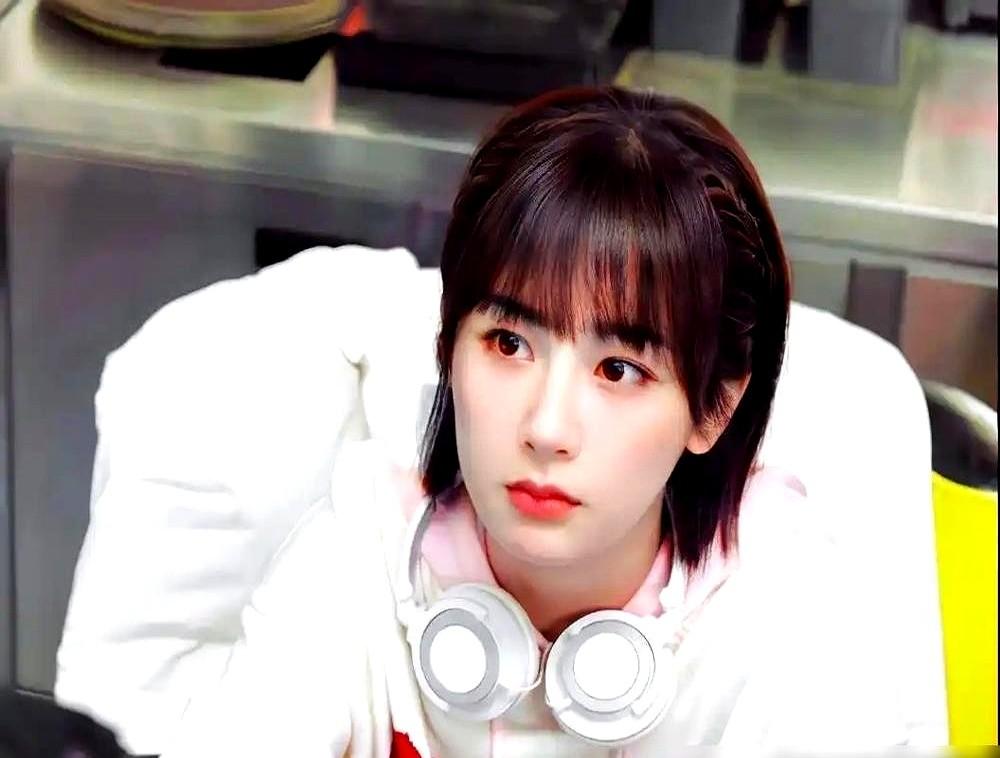 一边追着骂她脸僵，一边人家在可可西里搏命。

零下20多度，海拔5000米，一拍